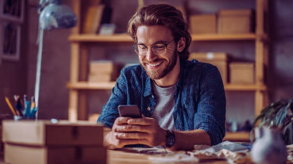 How to Start Affiliate Marketing Without a Website Beginner earning money through affiliate marketing without a website using mobile and laptop