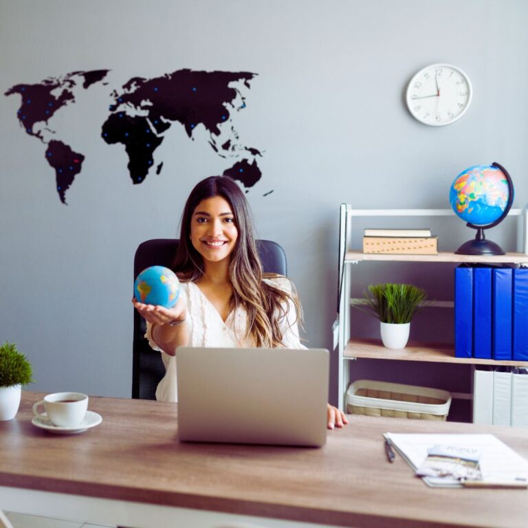 #1 Best Digital Marketing for Beginners – Online A young women work on laptop with smilling face. The expert of digital marketing for beginners